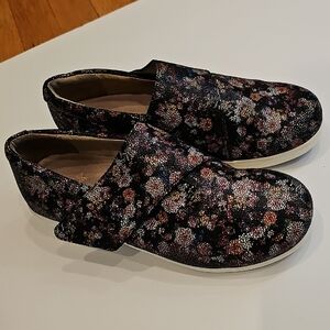 Alegria Floral Patterned Flats Traq Qin Size 38